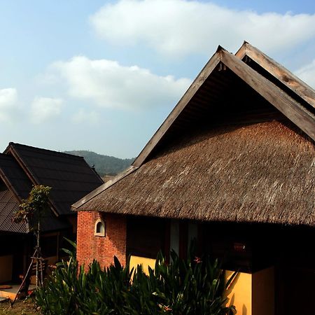 Bu-Ngasari Resort Wang Nam Khiao Extérieur photo
